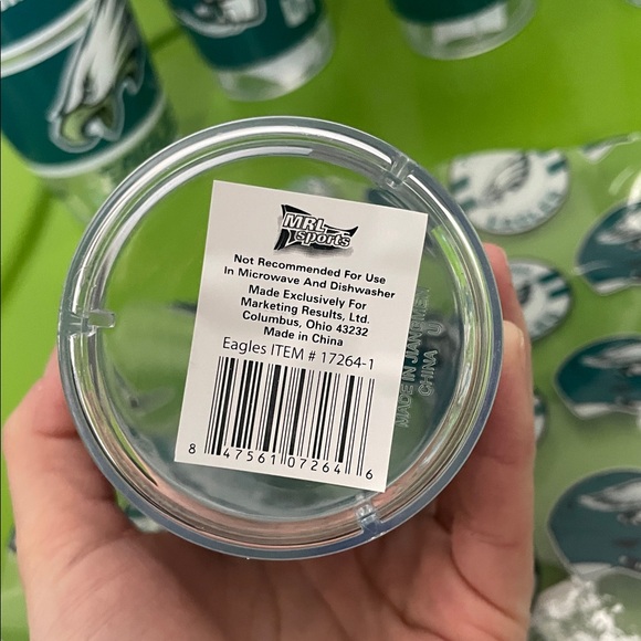 Philadelphia Eagles NFL plastic plate and six cups set football - Picture 5 of 7